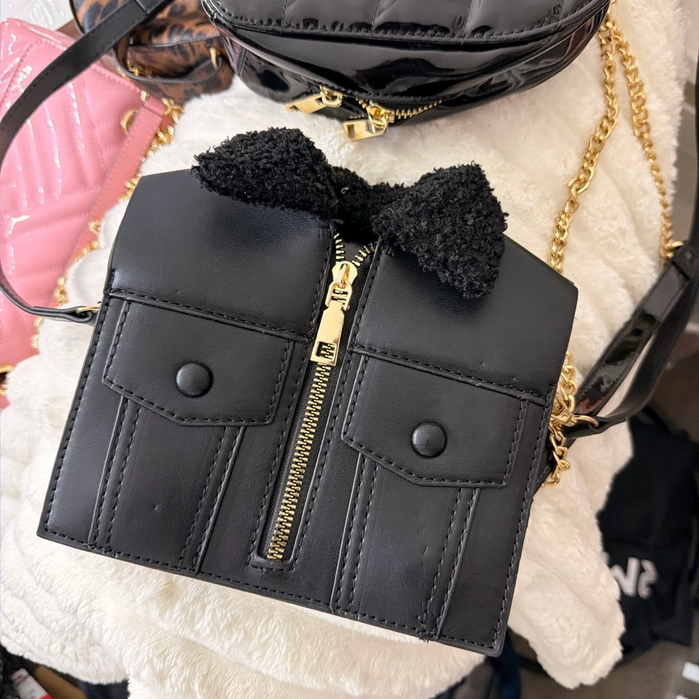 Chic Black Designer Crossbody Bag